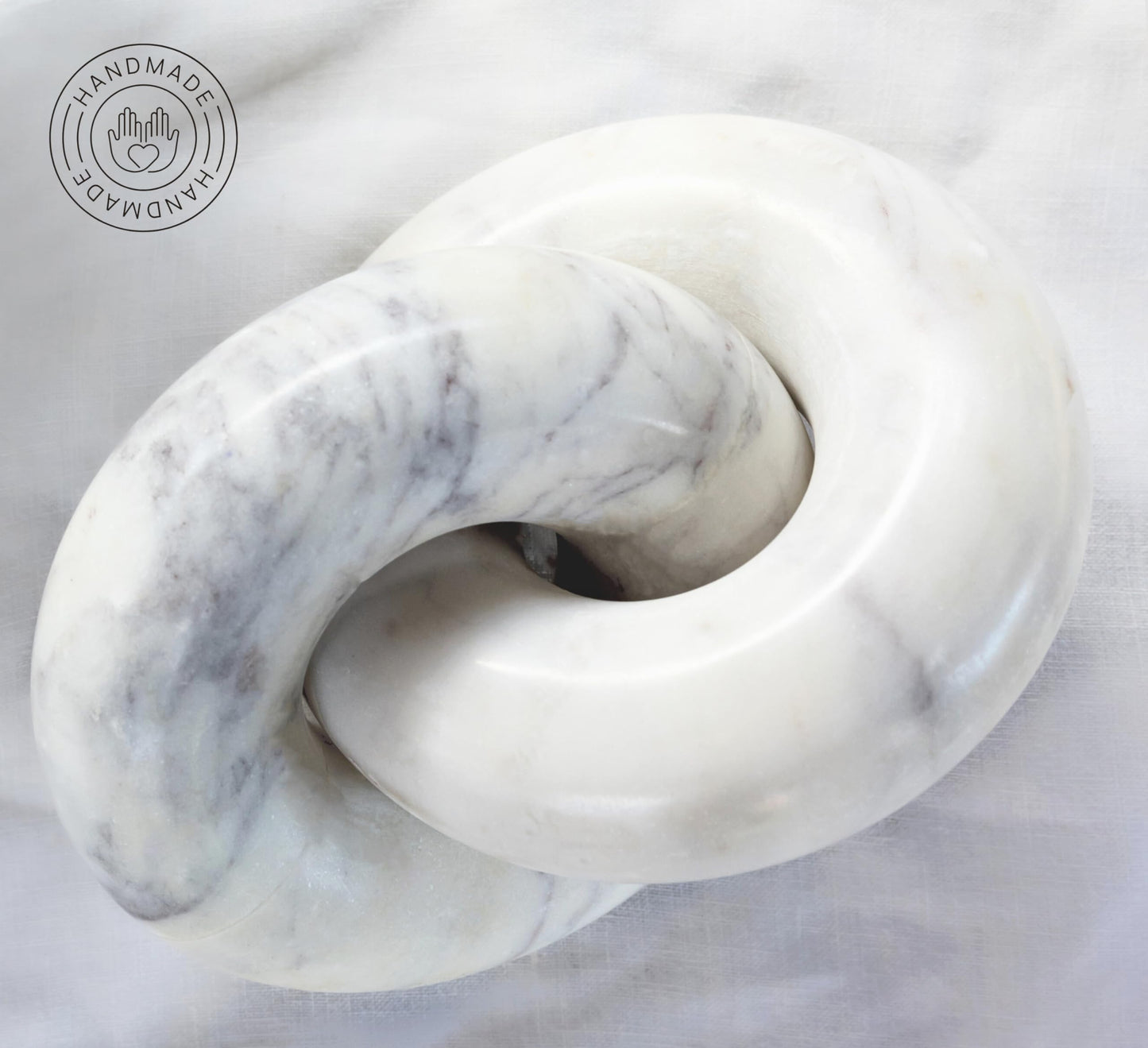 White & Gray Marble Chain Link Décor